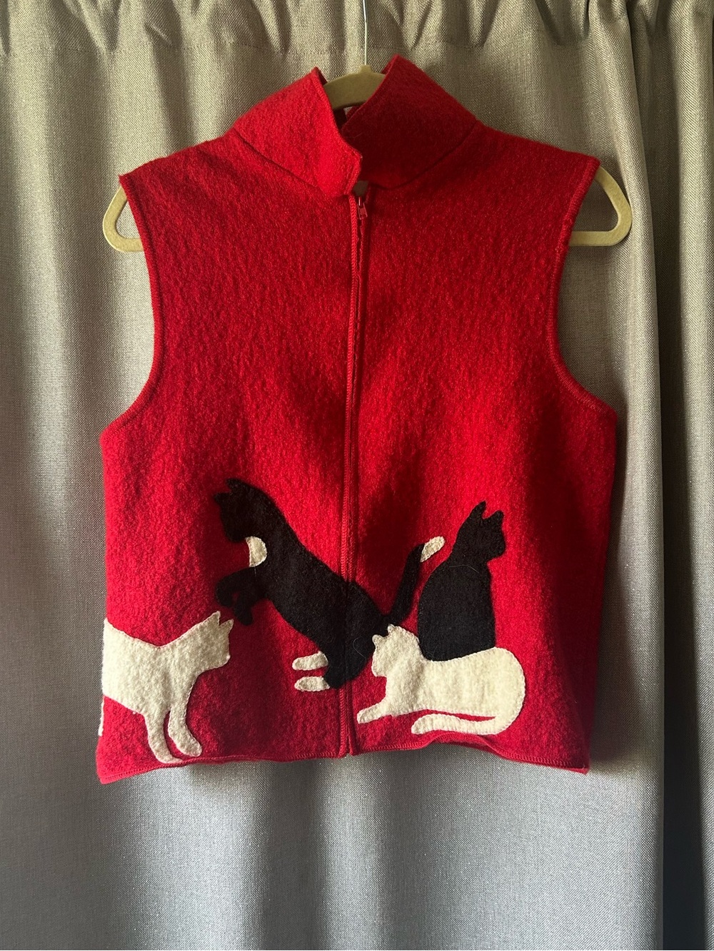 Coldwater Creek 100% Wool Red Cat Knit Vest M